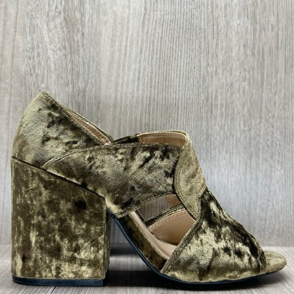 CAbi Shoes - CAbi Sandals Womens 7 Interlock Block Heel Crushed Velvet Open Toe Moss Green